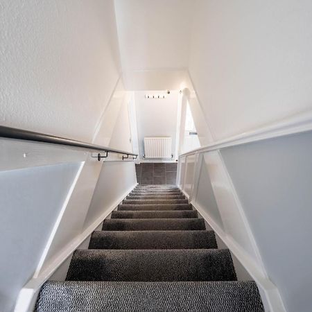 Gatwick Place - 4 Bed 2 Bath Self Contained House With Private Garden هورلي المظهر الخارجي الصورة