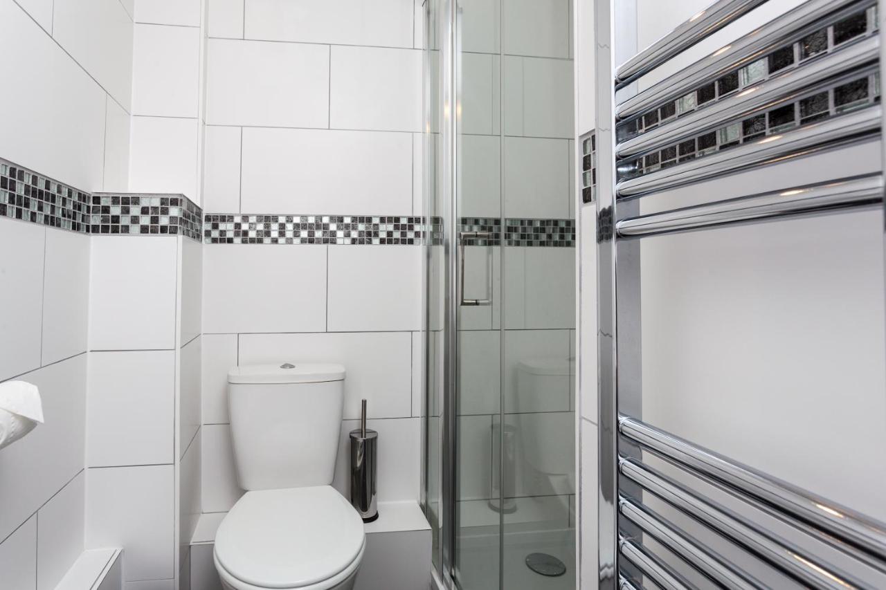 Gatwick Place - 4 Bed 2 Bath Self Contained House With Private Garden هورلي المظهر الخارجي الصورة