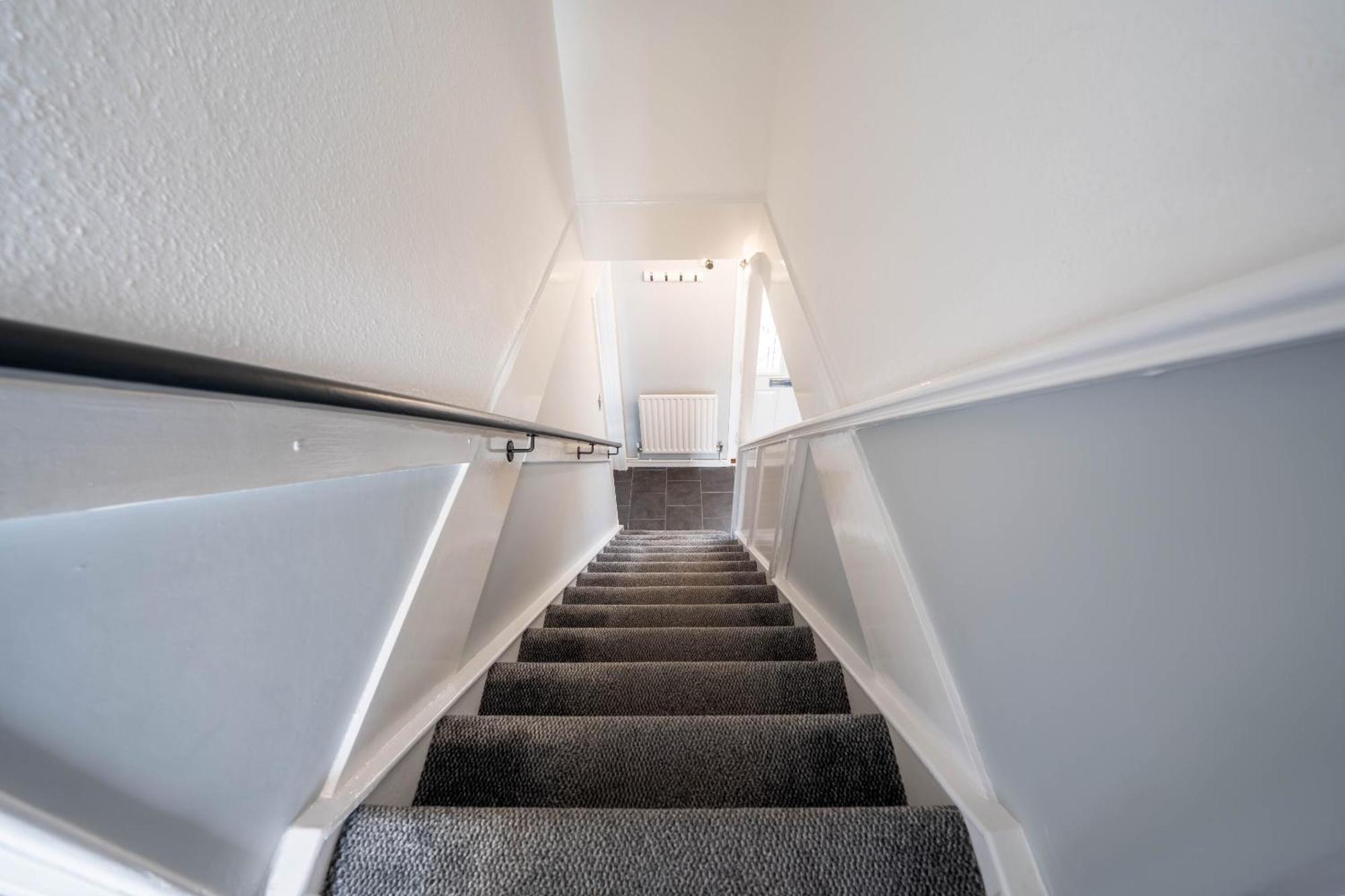 Gatwick Place - 4 Bed 2 Bath Self Contained House With Private Garden هورلي المظهر الخارجي الصورة
