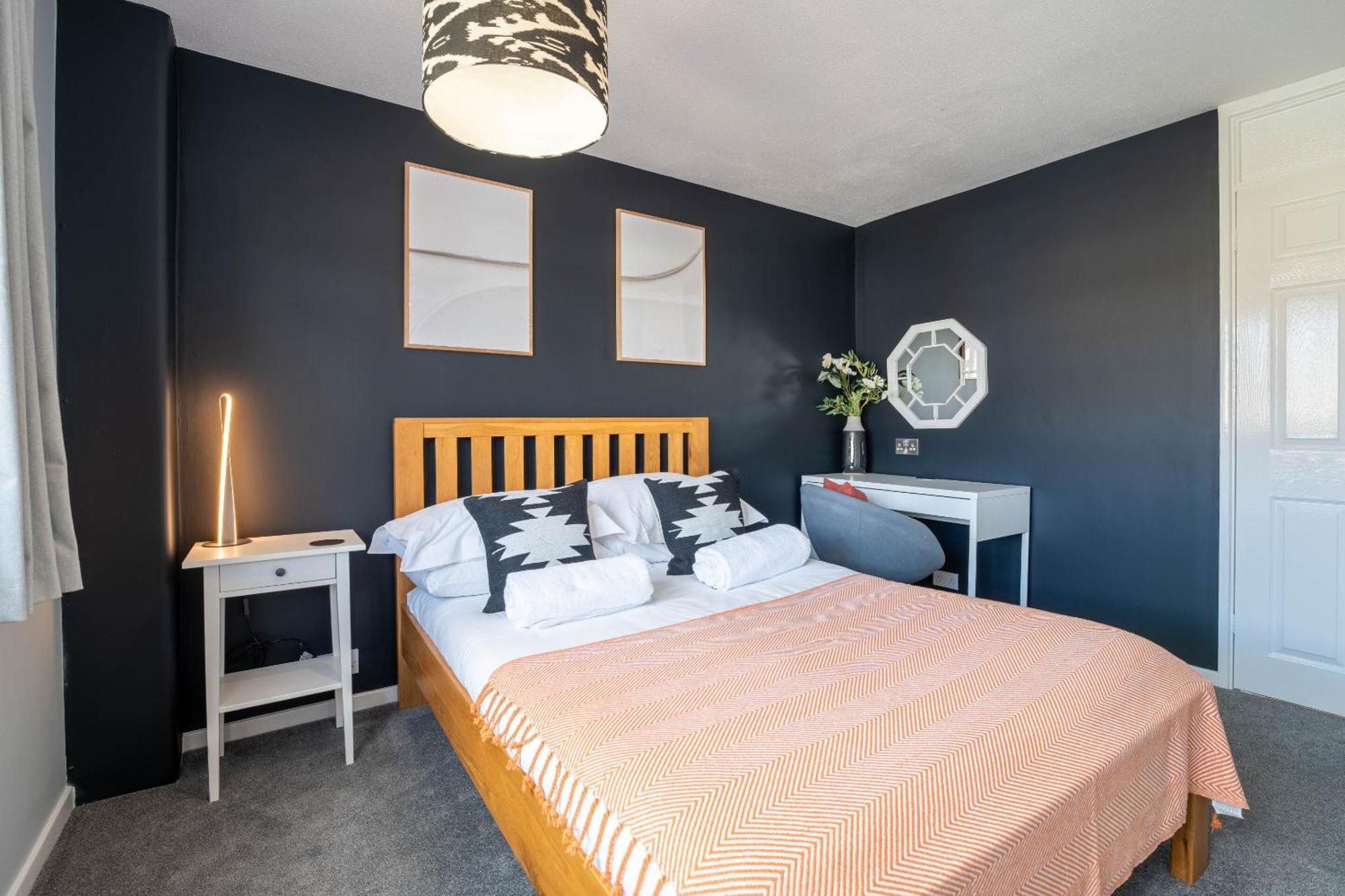 Gatwick Place - 4 Bed 2 Bath Self Contained House With Private Garden هورلي المظهر الخارجي الصورة