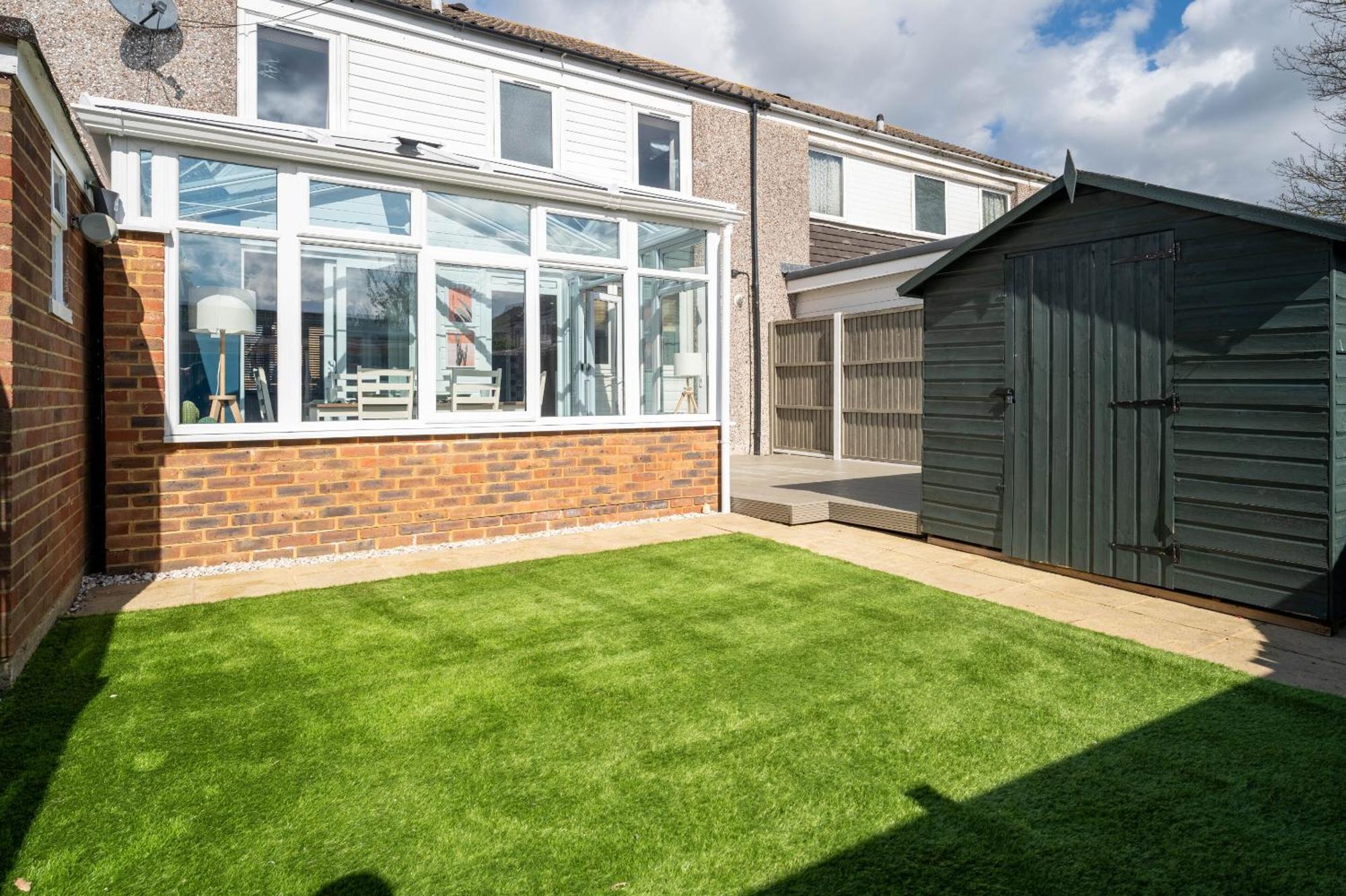 Gatwick Place - 4 Bed 2 Bath Self Contained House With Private Garden هورلي المظهر الخارجي الصورة
