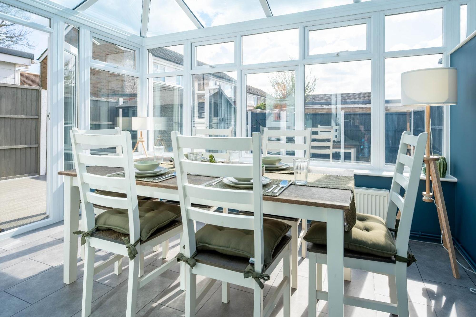 Gatwick Place - 4 Bed 2 Bath Self Contained House With Private Garden هورلي المظهر الخارجي الصورة