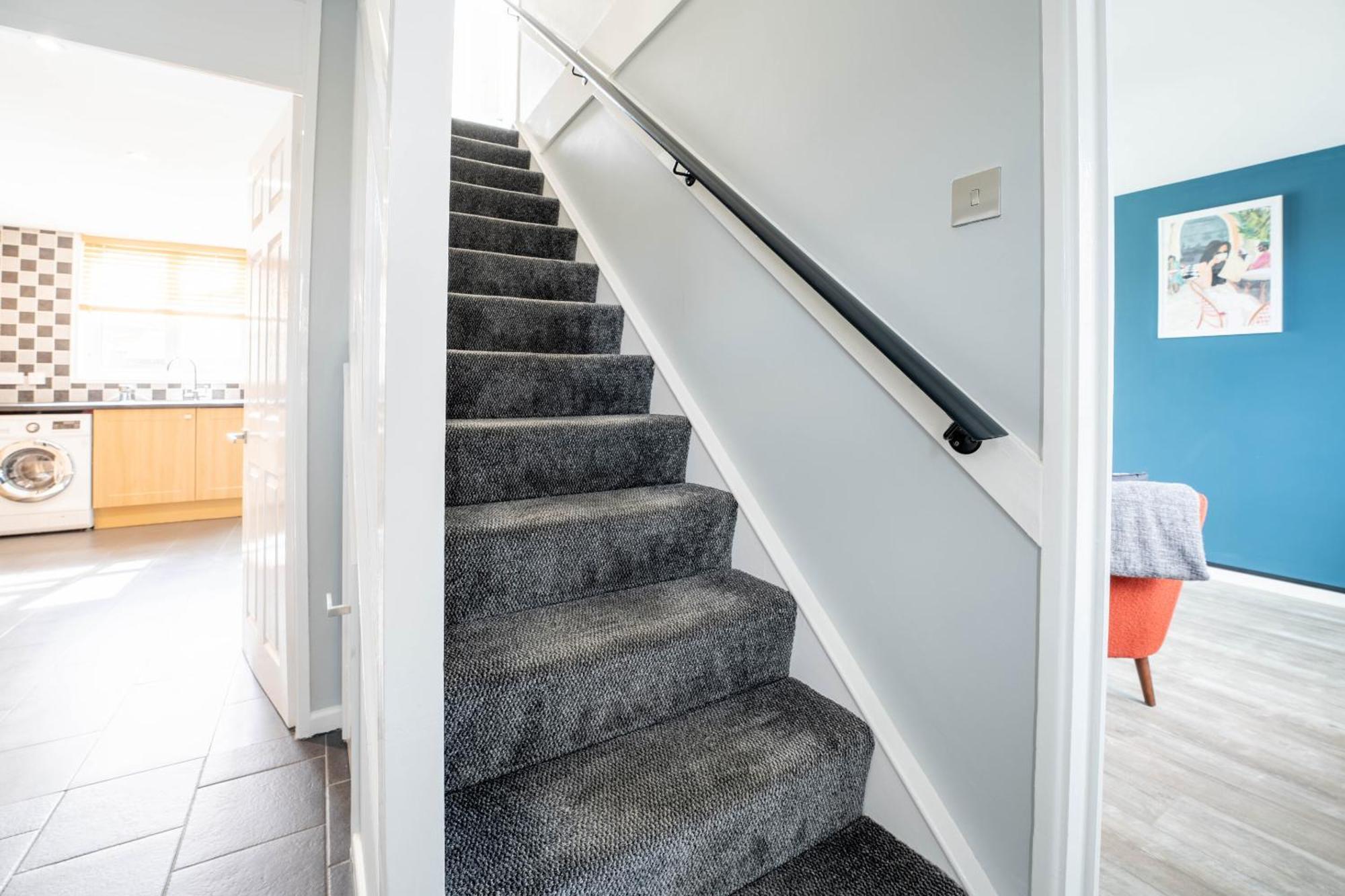Gatwick Place - 4 Bed 2 Bath Self Contained House With Private Garden هورلي المظهر الخارجي الصورة